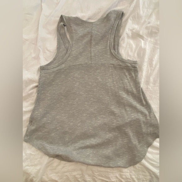 Z Supply v neck flowy tank - Picture 2 of 4